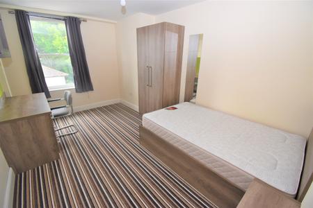 4 bedroom Flat to let in Clarendon Square, Leamington Spa, CV32