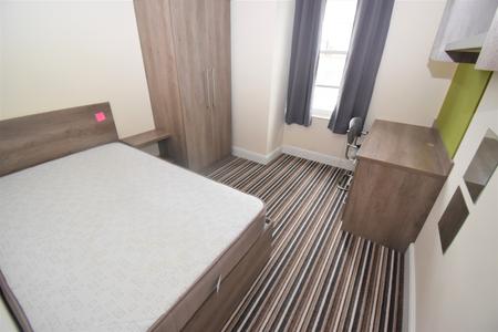 4 bedroom Flat to let in Clarendon Square, Leamington Spa, CV32