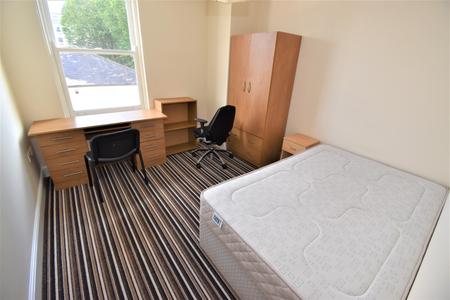 4 bedroom Flat to let in Clarendon Square, Leamington Spa, CV32