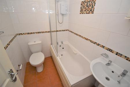 4 bedroom Flat to let in Clarendon Square, Leamington Spa, CV32