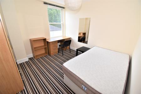 4 bedroom Flat to let in Clarendon Square, Leamington Spa, CV32