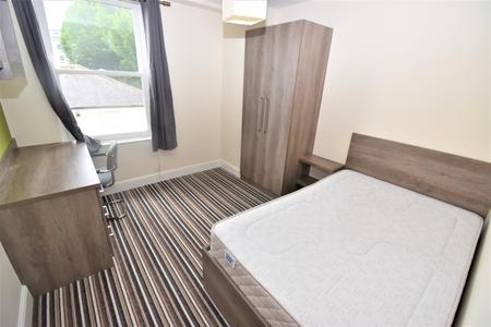 4 bedroom Flat to let in Clarendon Square, Leamington Spa, CV32