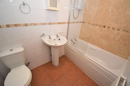 3 bedroom Flat to let in Clarendon Square, Leamington Spa, CV32