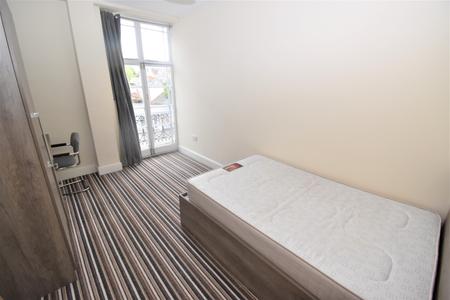 3 bedroom Flat to let in Clarendon Square, Leamington Spa, CV32
