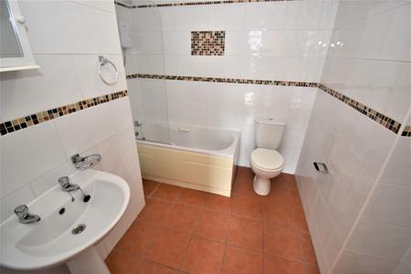 3 bedroom Flat to let in Clarendon Square, Leamington Spa, CV32