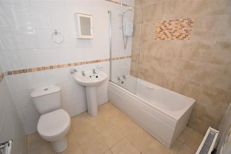 3 bedroom Flat to let in Clarendon Square, Leamington Spa, CV32