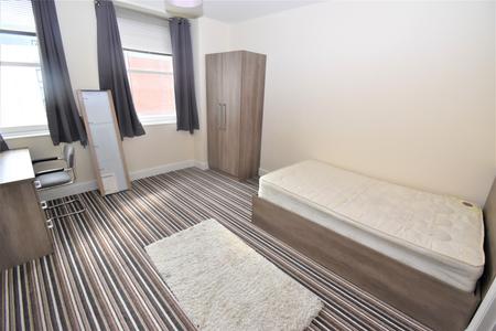 3 bedroom Flat to let in Clarendon Square, Leamington Spa, CV32