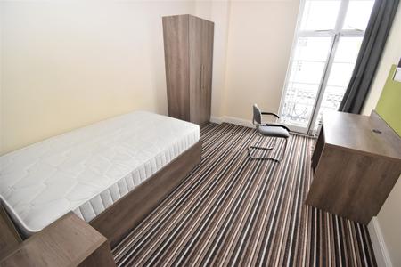 3 bedroom Flat to let in Clarendon Square, Leamington Spa, CV32