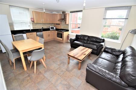 3 bedroom Flat to let in Clarendon Square, Leamington Spa, CV32