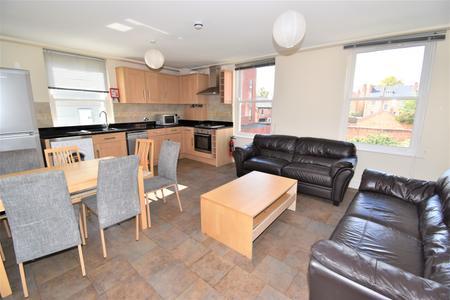 3 bedroom Flat to let in Clarendon Square, Leamington Spa, CV32