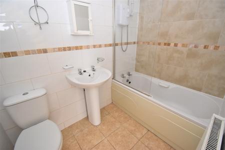 3 bedroom Flat to let in Clarendon Square, Leamington Spa, CV32