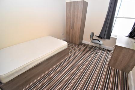3 bedroom Flat to let in Clarendon Square, Leamington Spa, CV32