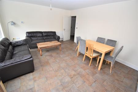 3 bedroom Flat to let in Clarendon Square, Leamington Spa, CV32