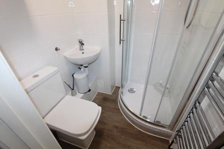 4 bedroom Flat to let in Clarendon Street, Leamington Spa, CV32
