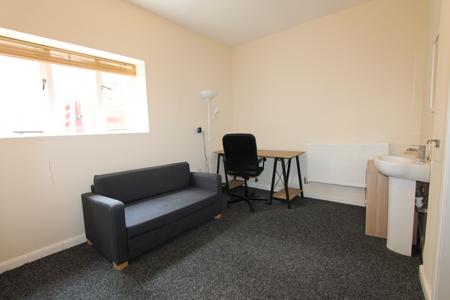 4 bedroom Flat to let in Clarendon Street, Leamington Spa, CV32