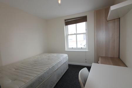 4 bedroom Flat to let in Clarendon Street, Leamington Spa, CV32