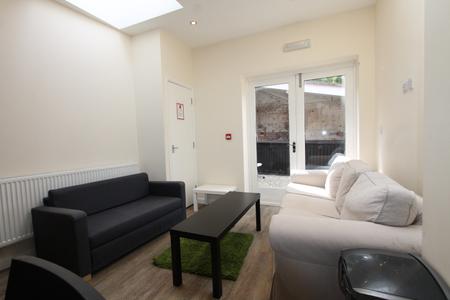 4 bedroom Flat to let in Clarendon Street, Leamington Spa, CV32