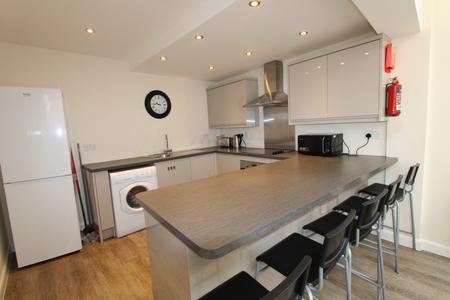 4 bedroom Flat to let in Clarendon Street, Leamington Spa, CV32