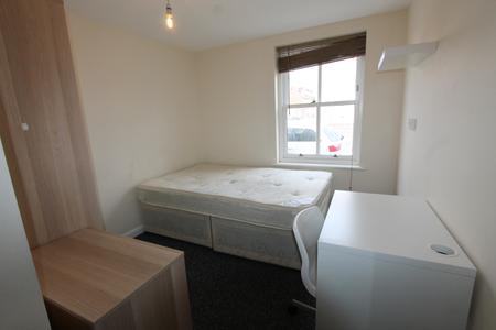 4 bedroom Flat to let in Clarendon Street, Leamington Spa, CV32