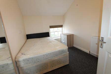 6 bedroom Flat to let in Clarendon Street, Leamington Spa, CV32