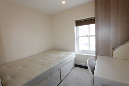 6 bedroom Flat to let in Clarendon Street, Leamington Spa, CV32
