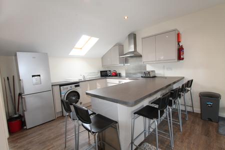 6 bedroom Flat to let in Clarendon Street, Leamington Spa, CV32