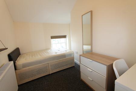 6 bedroom Flat to let in Clarendon Street, Leamington Spa, CV32