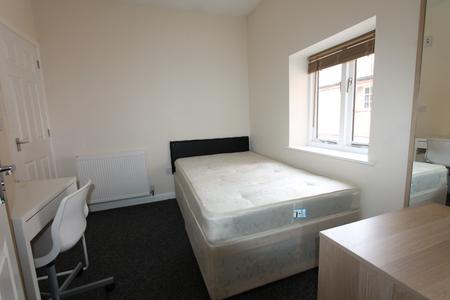 6 bedroom Flat to let in Clarendon Street, Leamington Spa, CV32