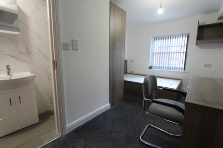 4 bedroom Flat to let in Clemens Street, Leamington Spa, CV31