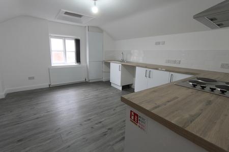 4 bedroom Flat to let in Clemens Street, Leamington Spa, CV31