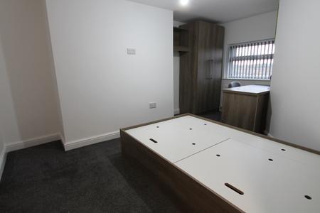 4 bedroom Flat to let in Clemens Street, Leamington Spa, CV31