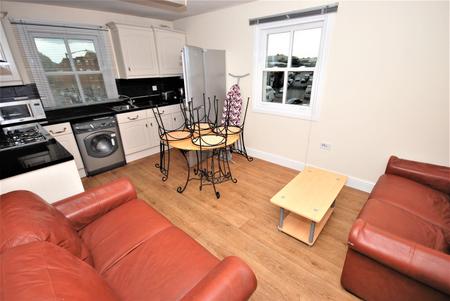 3 bedroom Flat to let in George Street, Leamington Spa, CV31