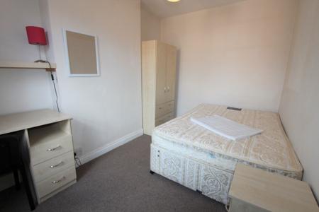 4 bedroom Flat to let in Hill Street, Leamington Spa, CV32