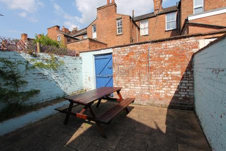 4 bedroom Flat to let in Hill Street, Leamington Spa, CV32