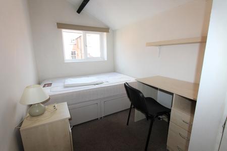 4 bedroom Flat to let in Hill Street, Leamington Spa, CV32