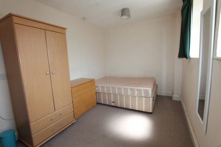 4 bedroom Flat to let in New Street, Leamington Spa, CV31