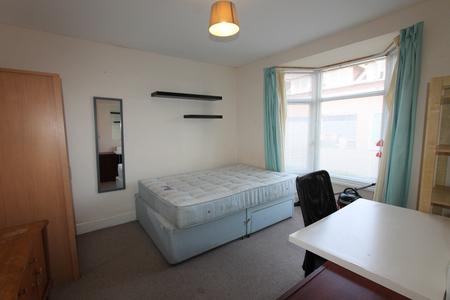 4 bedroom Flat to let in New Street, Leamington Spa, CV31