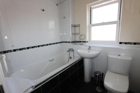 5 bedroom Flat to let in New Street, Leamington Spa, CV31