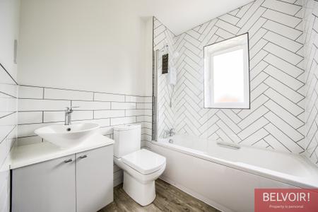 4 bedroom Flat to let in Rounds Hill, Kenilworth, CV8