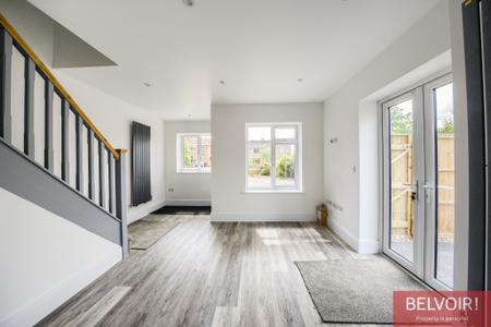 4 bedroom Flat to let in Rounds Hill, Kenilworth, CV8