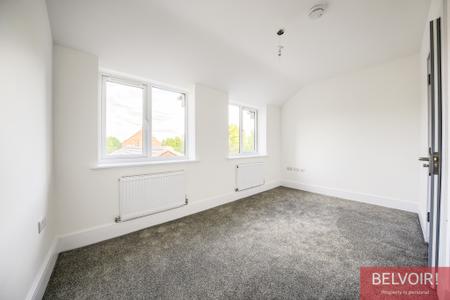 4 bedroom Flat to let in Rounds Hill, Kenilworth, CV8