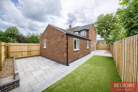 4 bedroom Flat to let in Rounds Hill, Kenilworth, CV8