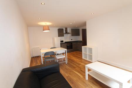 2 bedroom Flat to let in Russell Terrace, Leamington Spa, CV31