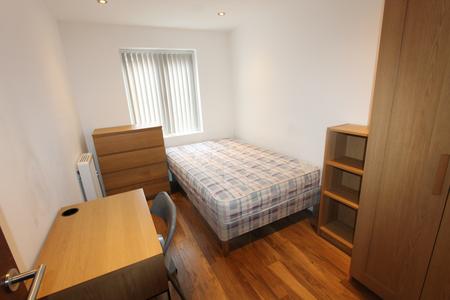 2 bedroom Flat to let in Russell Terrace, Leamington Spa, CV31