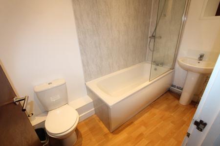 2 bedroom Flat to let in Russell Terrace, Leamington Spa, CV31