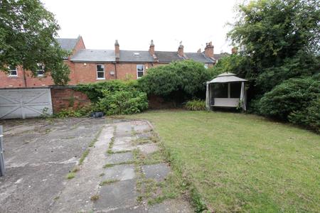 2 bedroom Flat to let in Russell Terrace, Leamington Spa, CV31