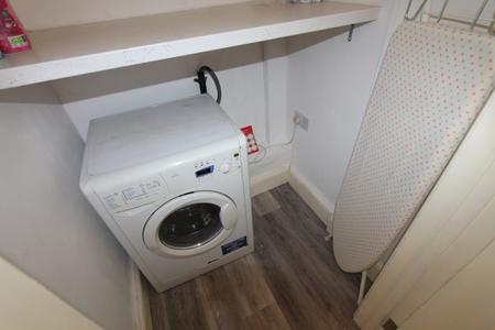 2 bedroom Flat to let in Russell Terrace, Leamington Spa, CV31