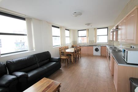 9 bedroom Flat to let in Warwick Street, Leamington Spa, CV32