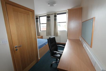 9 bedroom Flat to let in Warwick Street, Leamington Spa, CV32