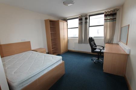 9 bedroom Flat to let in Warwick Street, Leamington Spa, CV32